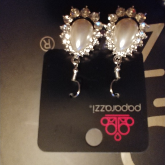 Paparazzi earrings and bracelet - Picture 5 of 6